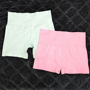 2 High Waisted Ribbed Shorts